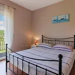 3 Bedroom Gorgeous In Putini Vakantiehuis