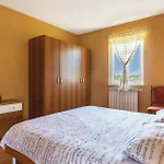 Vakantiehuis 3 Bedroom Gorgeous In Putini