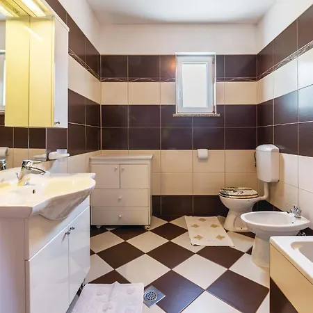 3 Bedroom Gorgeous In Putini Sorici