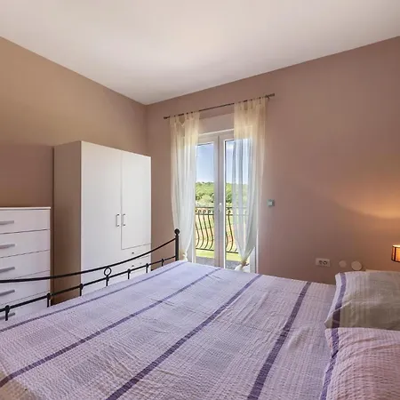 3 Bedroom In Putini 別荘