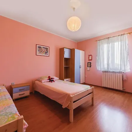 Dom wakacyjny 3 Bedroom Gorgeous In Putini