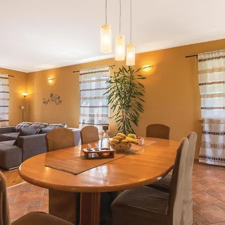 3 Bedroom In Putini *