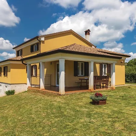 3 Bedroom Gorgeous In Putini Sorici