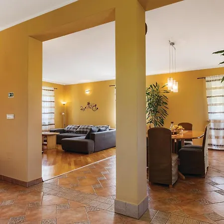 3 Bedroom In Putini 別荘