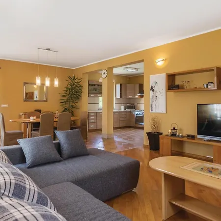 3 Bedroom In Putini 別荘