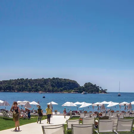 3 Bedroom Gorgeous In Putini Dom wakacyjny *