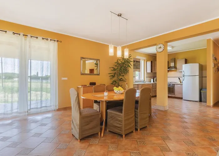 Dom wakacyjny 3 Bedroom Gorgeous In Putini *