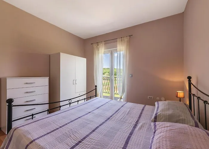 3 Bedroom Gorgeous In Putini Vakantiehuis