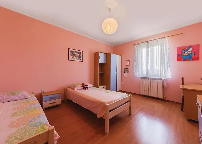 Dom wakacyjny 3 Bedroom Gorgeous In Putini