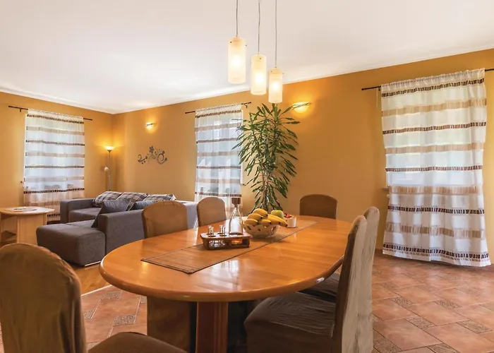 3 Bedroom Gorgeous In Putini *