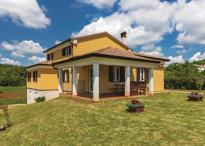 3 Bedroom Gorgeous In Putini Sorici