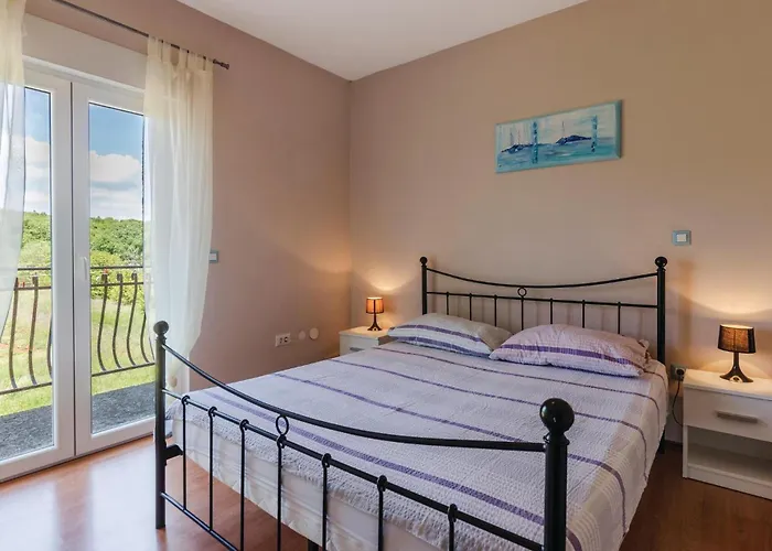 3 Bedroom Gorgeous In Putini Vakantiehuis