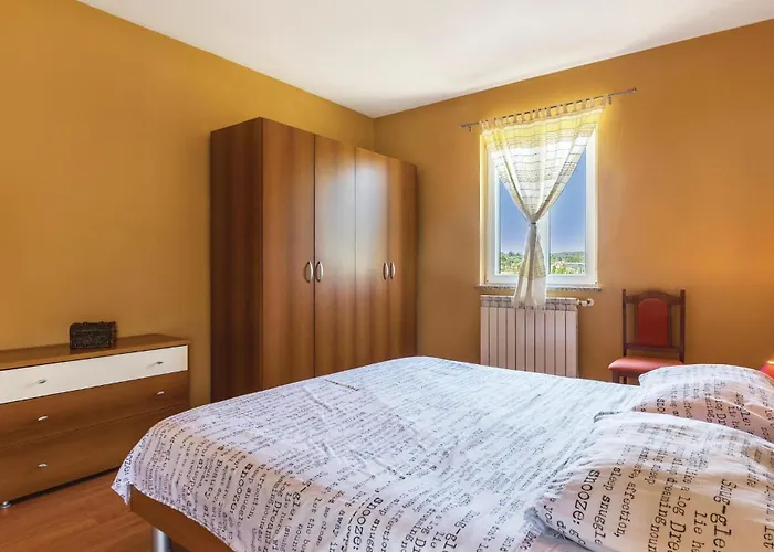 Dom wakacyjny 3 Bedroom Gorgeous In Putini
