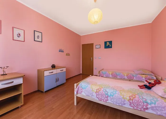 3 Bedroom Gorgeous In Putini Prázdninový dům