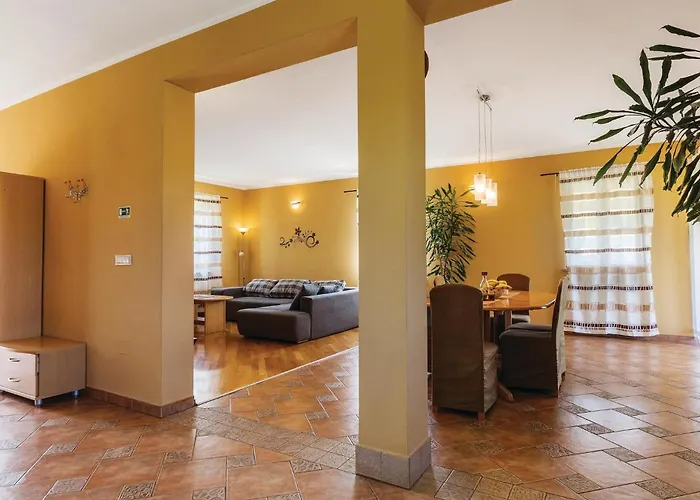 3 Bedroom Gorgeous In Putini Prázdninový dům