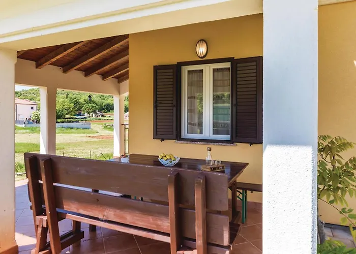 3 Bedroom Gorgeous In Putini * Sorici